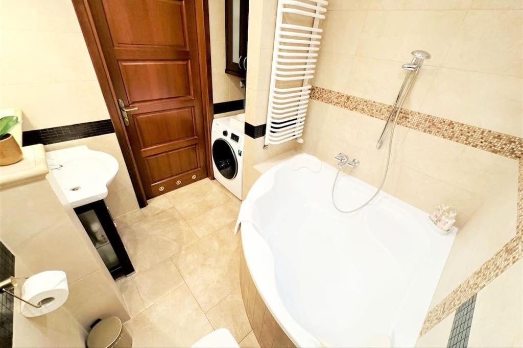 Exclusive Penthouse Near Citycenter 120M2 +Netflix Krakow Exterior photo
