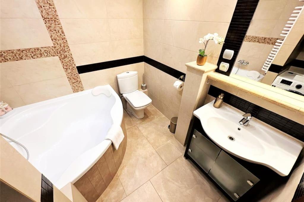 Exclusive Penthouse Near Citycenter 120M2 +Netflix Krakow Exterior photo